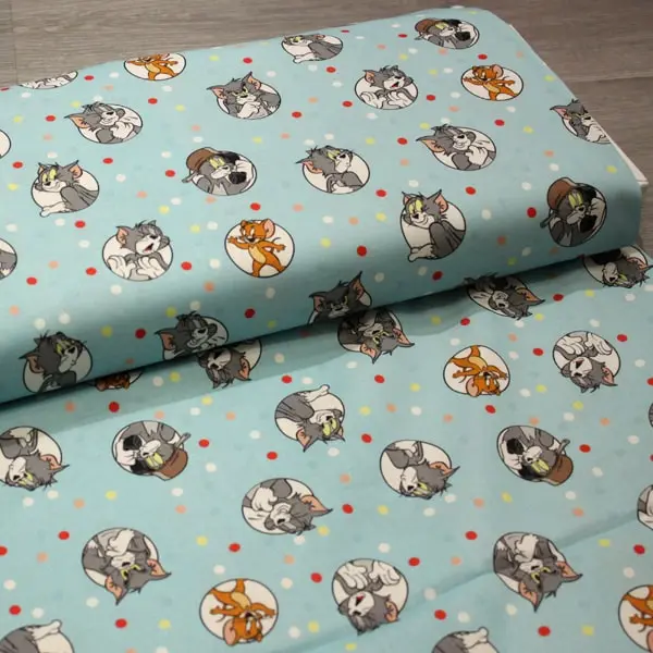 Tom & Jerry, Momentos del gato Tom y el ratón Jerry sobre fondo azul claro — vista 3