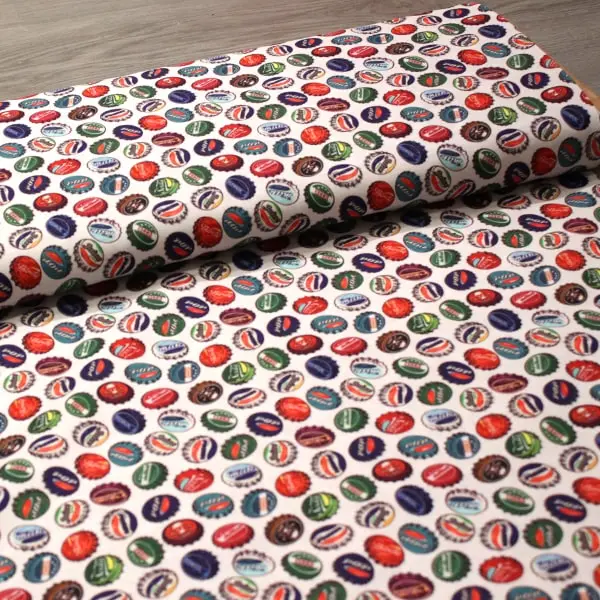 Chapas, Chapas de refresco sobre fondo blanco — vista 3