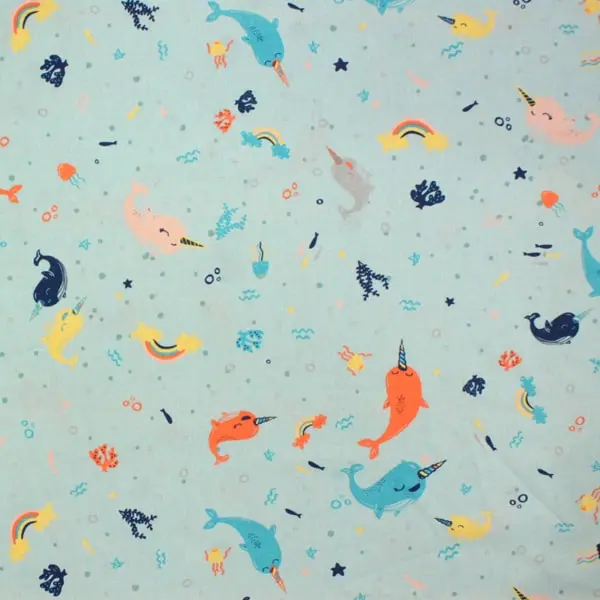 Narvales, Narvales, también conocidos como unicornios del mar, sobre fondo azul — vista 1